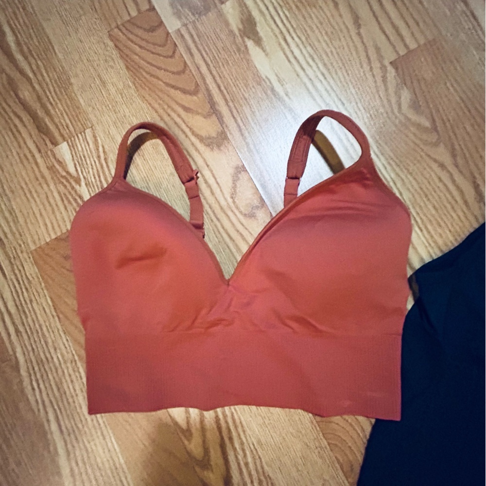 3 Pieces Athleta Pieces SZ Small 1 Sports Bra 1 Black Tank Top & 1 Shorts - Picture 9 of 12